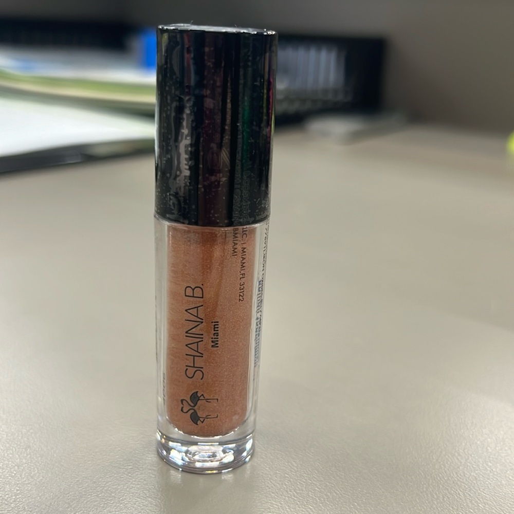 Shaina b Miami liquid highlighter